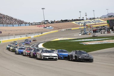 Mobil BUBBA (23), AL Las Vegas, NV 'de Pennzoil 400 sırasında pozisyon için savaşıyor.
