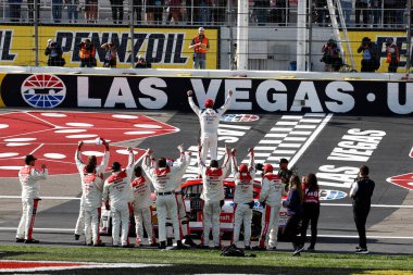 Hendersonville 'den JOSH BERRY (21), TN Las Vegas, NV' de Pennzoil 400 'ü kazandı.