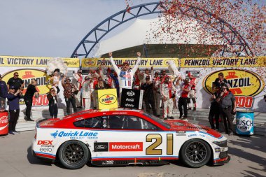 Hendersonville 'den JOSH BERRY (21), TN Las Vegas, NV' de Pennzoil 400 'ü kazandı.