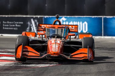 NTT INDYCAR SERIES sürücüsü, SANTINO FERRUCCI (14) (ABD), Long Beach 'teki Long Beach Caddeleri' ndeki Acura Grand Prix (Long Beach 'in Long Beach Caddeleri) antrenman oturumu sırasında dönüşler boyunca seyahat eder..