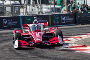 NTT INDYCAR SERIES sürücüsü, JOSEF NEWGARDEN (2) (ABD), Long Beach 'in Long Beach Caddeleri' ndeki Acura Grand Prix (Long Beach 'in Acura Grand Prix' si) antrenman oturumunda dönüşler boyunca seyahat eder..