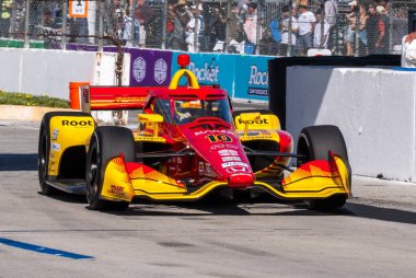 Barcelona, İspanya 'dan NTT INDYCAR SERIES sürücüsü ALEX PALOU (10), Long Beach' teki Long Beach Caddeleri 'nin Acura Grand Prix' i sırasında,.