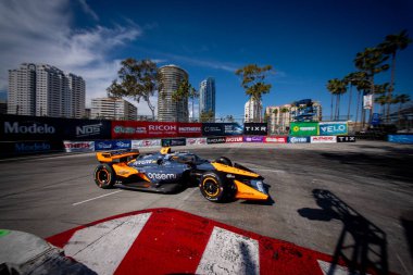 Palo Alto, CA 'dan NTT INDYCAR SERIES sürücüsü NOLAN SIEGEL (6), Long Beach' teki Long Beach Caddeleri 'ndeki Acura Grand Prix (Long Beach' in Acura Grand Prix 'si) antrenman oturumunda dönüşler boyunca seyahat eder..