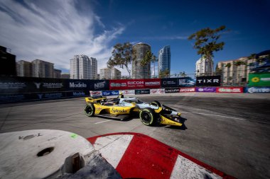 NTT INDYCAR SERIES sürücüsü, Kopenhag, Danimarka 'dan Christian RASMUSSEN (21), Long Beach' teki Long Beach Caddeleri 'nin Acura Grand Prix' i için yapılan antrenman sırasında dönüşler boyunca seyahat eder..
