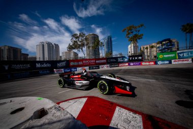 Louisville, KY 'den NTT INDYCAR SERIES sürücüsü JACOB ABEL (R) (51), Long Beach' in Long Beach Caddeleri 'ndeki Acura Grand Prix (Long Beach' in Acura Grand Prix 'i) antrenman sırasında dönüşler boyunca seyahat eder..