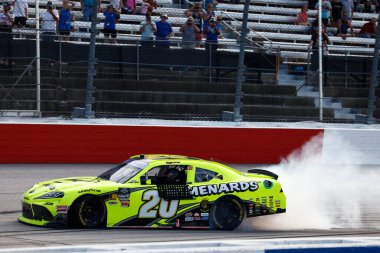 BrANDON JONES (20) Spor Klipsleri Saç Kesimi VFW Yardım Darlington, SC 'de Kahraman 200 kazandı.