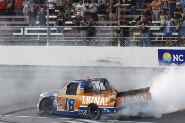 TYLER ANKRUM (18), Rockingham, NC 'de Black' s Tire 200 'ü kazandı.