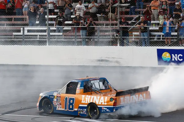 TYLER ANKRUM (18), Rockingham, NC 'de Black' s Tire 200 'ü kazandı.