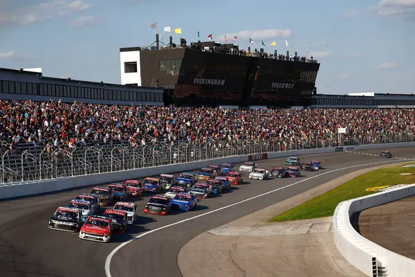 GRANT ENFINGER (9), Rockingham, NC 'de Black' s Tire 200 için yarışıyor..