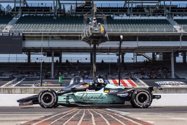 Odiham, İngiltere 'den NTT INDYCAR SERIES sürücüsü LOUIS FOSTER (R) (45), Indianapolis Yarış Pisti' nde Indianapolis 500 'ün 109..