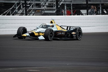 Speedway, ABD - 16 Mayıs 2025: NTT INDYCAR SERIES sürücüsü, Nevada City, CA 'den ALEXANDER ROSSI (20), Indianapolis Yarış Pistinde 109.