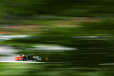 SANTINO FERRUCCI (14) (ABD), Birmingham AL 'deki Berber Motorsporları Parkı' nda düzenlenen Alabama Indy Grand Prix çocuklarının antrenmanı sırasında yolda ilerliyor..