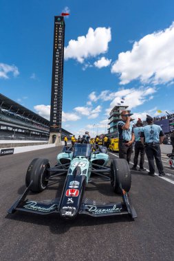 Rahal Letterman Lanigan Racing Honda 'nın mürettebatı Indianapolis' in 109. yarışı için yarış arabalarını hazırladılar..