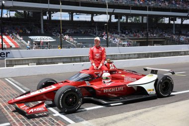 Speedway, ABD - 17 Mayıs 2025: NTT INDYCAR SERIES sürücüsü, JACOB ABEL (R) (51) (ABD) Louisville, KY 'den, Indianapolis Yarış Pistinde 109.