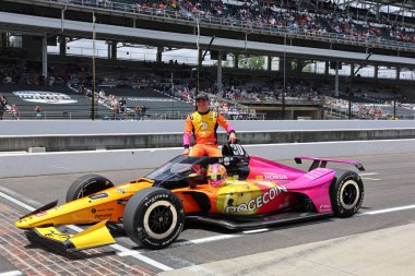 Speedway, ABD - 17 Mayıs 2025: NTT INDYCAR SERIES sürücüsü, Toronto, Kanada 'dan DEVLIN DEFRANCESCO (30), Indianapolis Yarış Pistinde 109., 