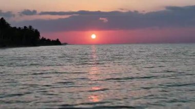 Sinanche Yucatan Meksika yakınlarındaki Meksika Körfezi 'nde güneş doğuyor.