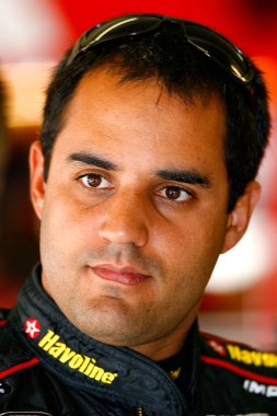 Juan Pablo Montoya, Atlanta Motor Yarış Pisti 'ndeki Pep Boys Oto 500 uygulaması başlamadan önce garajdaydı..