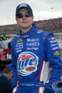 Kurt Busch, Kaliforniya yarış pistinde Oto Kulübü 500 NASCAR Nextel Kupası 'nın koşusu için Fontana, CA.