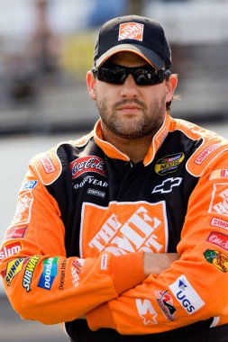 Tony Stewart Indianapolis 'teki The Brickyard, IN' de NNCS Allstate 400 koşusu için Indianapolis Motor Yarış Pisti 'nde bekliyor..