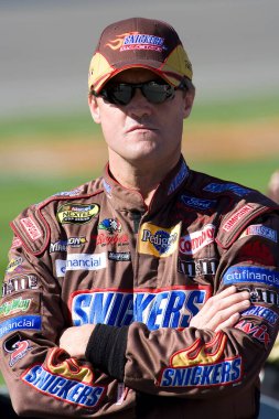 Kenny Wallace Kansas 'ta NNCS Lifelock 400' ün koşusu için Kansas Speedway 'de bekliyor..