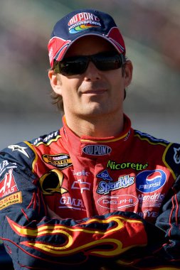 Jeff Gordon, Kansas City, KS 'de NNCS Lifelock 400 koşusu elemeleri sırasında.