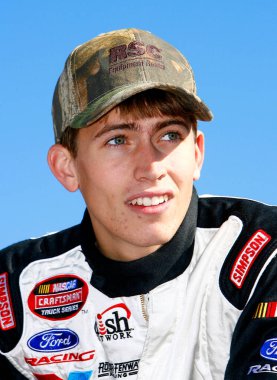 Colin Braun, Martinsville 'deki NASCAR Craftsman Truck Serisi Kroger 200 için değerlendirme sırasını bekliyor..