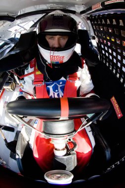 Martinsville 'deki NASCAR Nextel Cup Subway 500 için Martinsville, VA' da antrenman öncesi Carl Edwards..