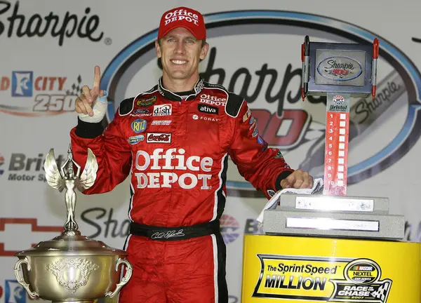 Carl Edwards, 2007 Nextel Chase 'de 166 tur kala Kasey Kahne' dan öne geçerek yılın ikinci galibiyetini aldı ve bir daha asla arkasına bakmadı..