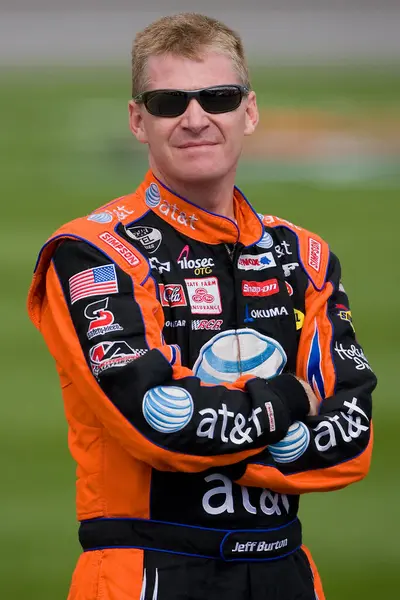 Kansas City, KS 'de NNCS Lifelock 400 koşusu için Kansas Speedway' de Jeff Burton.