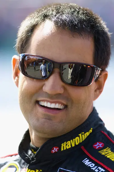 Juan Pablo Montoya, Sylvania 'daki 300 NASCAR NEXTEL Kupası yarışına gülmek için bir dakikasını ayırıyor.
