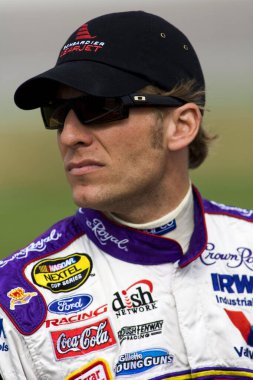 Kansas City, KS - 29 Eylül 2007: Kansas City, Kansas 'ta NNCS LifeLock 400 antrenmanı sırasında Jamie McMurray