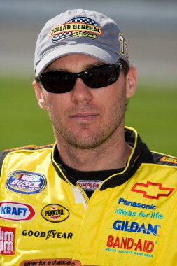 Kansas City, KS - 29 Eylül 2007: Kevin Harvick Kansas City, Kansas 'taki Kansas Speedway' de NBS Yellow Transportation 300 'den önce