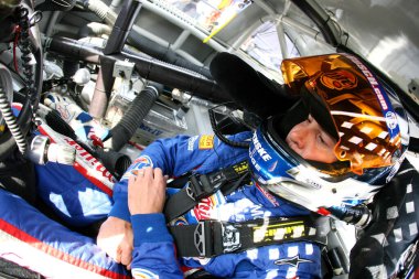 Kansas City, KS - 29 Eylül 2007: Kurt Busch, Kansas Speedway 'de Lifelock 400 için indirim saati antrenmanına başlıyor..