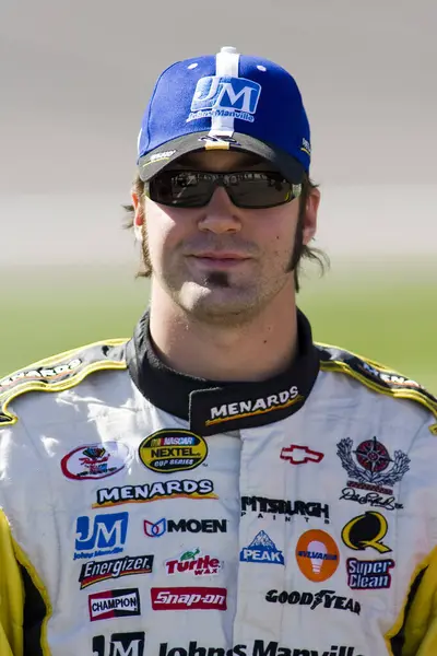 September 28, 2007 - Kansas City, KS, USA: Paul Menard during qualifying for the NNCS LifeLock 400 at Kansas Speedway in Kansas City, Kansas