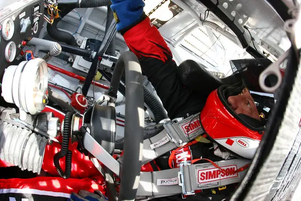 Kansas City, KS - 29 Eylül 2007: Ken Schrader, Kansas Speedway 'de Lifelock 400 için mutlu saat antrenmanına başlıyor..