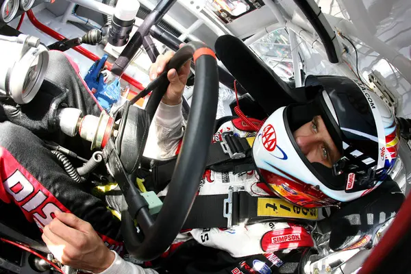 Kansas City, KS - 29 Eylül 2007: David Ragan, Kansas Speedway 'deki Lifelock 400 için mutlu saat antrenmanına başlıyor..