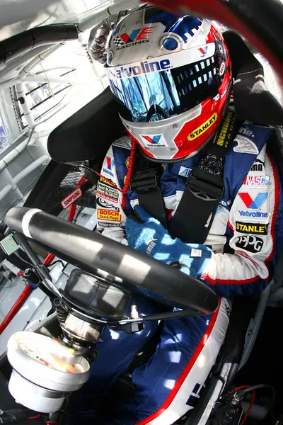 Kansas City, KS - 29 Eylül 2007: Scott Riggs, Kansas Speedway 'deki Lifelock 400 için mutlu saat antrenmanına başlıyor..