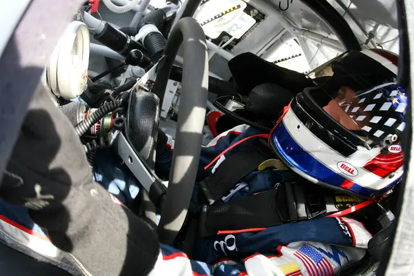 Kansas City, KS - 29 Eylül 2007: John Andretti, Kansas Speedway 'deki Lifelock 400 için indirim saati antrenmanına başlıyor..