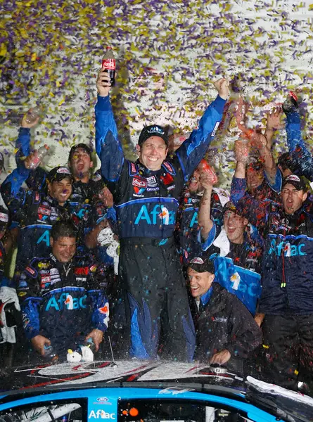 Kansas City, Kansas - 30 Eylül 2007: Greg Biffle Kansas Speedway 'de LifeLock 400' ü kazandı.