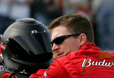 Loudon, NH - 15 Eylül 2007: Dale Earnhardt Jr. New Hampshire Uluslararası Yarış Pisti 'nde Sylvania 300 elemeleri sırasında.