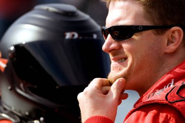 Loudon, NH USA - 14 Eylül 2007: Dale Earnhardt Jr. New Hampshire Uluslararası Yarış Pisti 'nde NNCS Sylvania 300' ün Loudon, NH 'da koşusu sırasında.