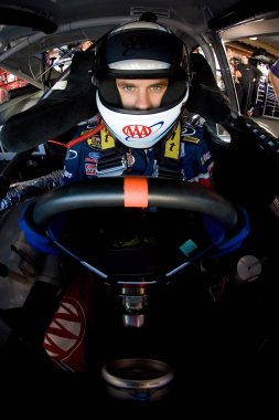 Martinsville, VA USA - 20 Ekim 2007: Martinsville Speedway 'de antrenman öncesi David Ragan Martinsville, VA' da NASCAR Nextel Cup Subway 500 koşusu için.