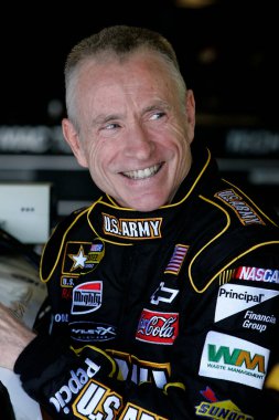 Brooklyn, MI - 18 Ağustos 2007: Mark Martin, Brooklyn 'deki Michigan Uluslararası Yarış Pisti' nde 3M Performans 400 antrenmanı sırasında.