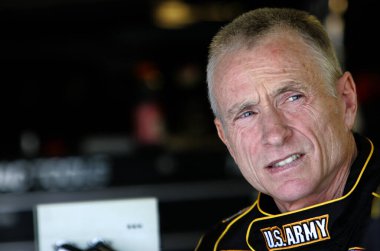 Brooklyn, MI - 18 Ağustos 2007: Mark Martin, Brooklyn 'deki Michigan Uluslararası Yarış Pisti' nde 3M Performans 400 antrenmanı sırasında.