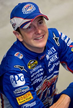 Indianapolis, ABD - 28 Temmuz 2007: Kurt Busch Indianapolis Motor Speedway 'de antrenmandan önce Indianapolis, IN' deki The Brickyard 'da NNCS Allstate 400' ün çalıştırılmasını bekliyor..