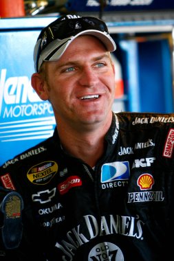 Avondale, AZ - 10 Kasım 2007: Clint Bowyer PIR 'da Checker Auto Parts 500 antrenmanı sırasında.