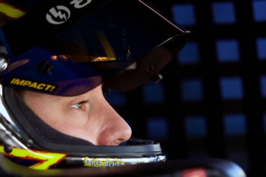 Phoenix, AZ USA - 11 Şubat 2001: Phoenix Uluslararası Yarış Pisti 'nde yapılan NASCAR Nextel Cup Checker Auto Parts 500 yarışının antrenmanı sırasında Kyle Busch.