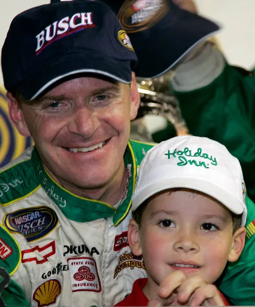 Homestead, FL - 18 Kasım 2007: Jeff Burton Homestead, Fl 'deki Homestead Miami Speedway' de şampiyonayı kazanmak için Ford 300 kazandı..