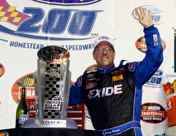 Miami, Florida - 16 Kasım 2007: Johnny Benson Homestead Miami Yarış Pisti 'nde Ford 200' ü kazandı.