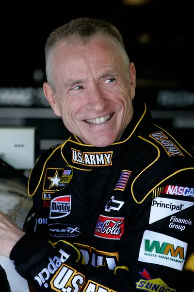 Brooklyn, MI - 18 Ağustos 2007: Mark Martin, Brooklyn 'deki Michigan Uluslararası Yarış Pisti' nde 3M Performans 400 antrenmanı sırasında.